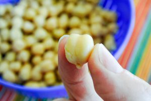 Removing outer layer from chickpeas